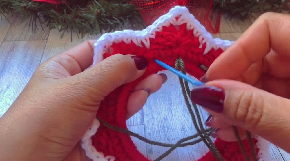 Crochet Christmas Ornaments Pattern 4