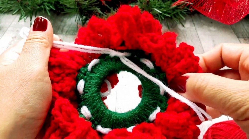 Crochet Christmas Ornaments Pattern 4