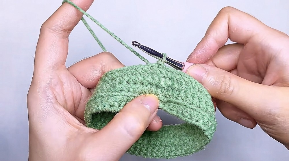 Crochet Christmas Tree Pouch Pattern 4