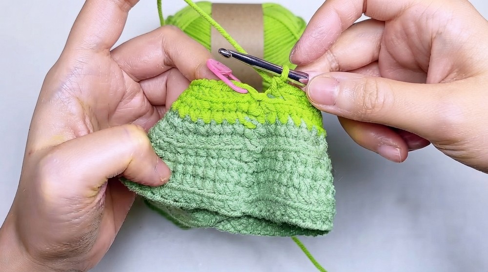 Crochet Christmas Tree Pouch Pattern 5