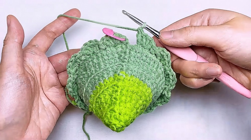 Crochet Christmas Tree Pouch Pattern 6