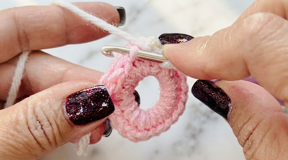 Crochet Flower Wreath Ornaments Pattern 2