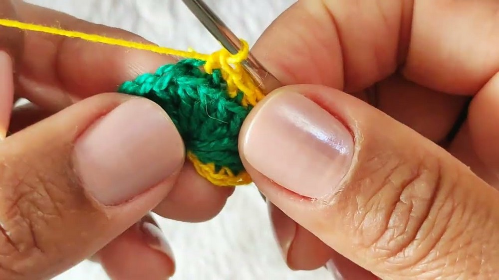 Crochet Heart Earrings Pattern 4