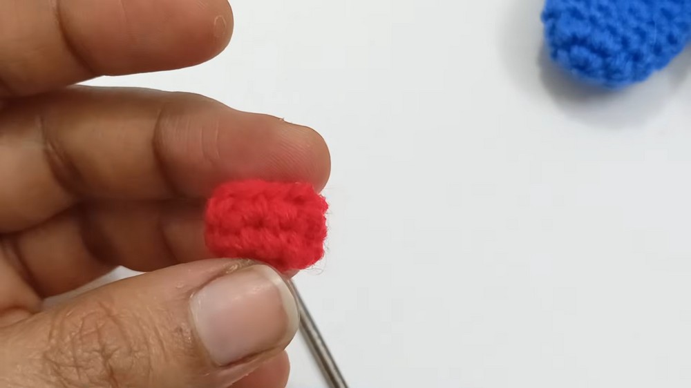 Crochet Mini Aeroplane Keychain Pattern 4