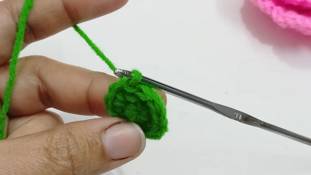 Crochet Rose Bouquet Keychain Pattern 4