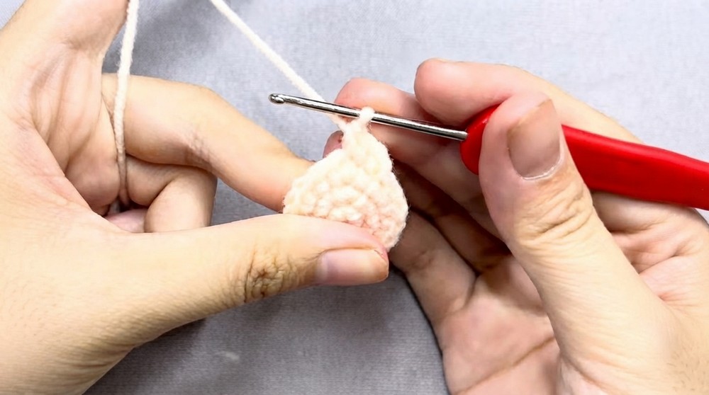 Crochet Santa Claus Keychain Pattern 2