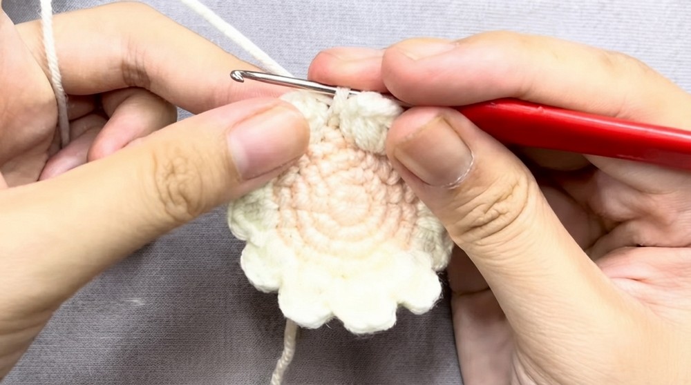 Crochet Santa Claus Keychain Pattern 3