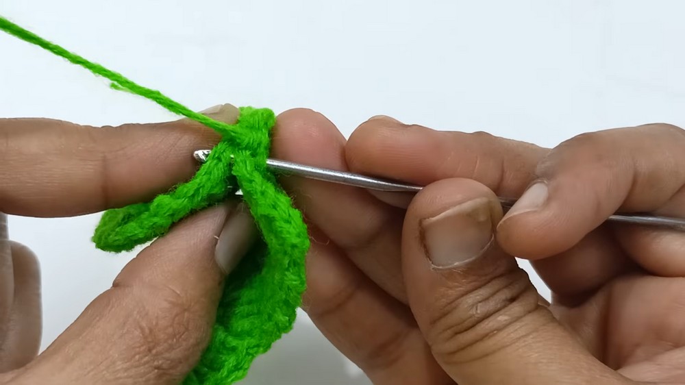 Crochet Tennis Ball Keychain Pattern 3
