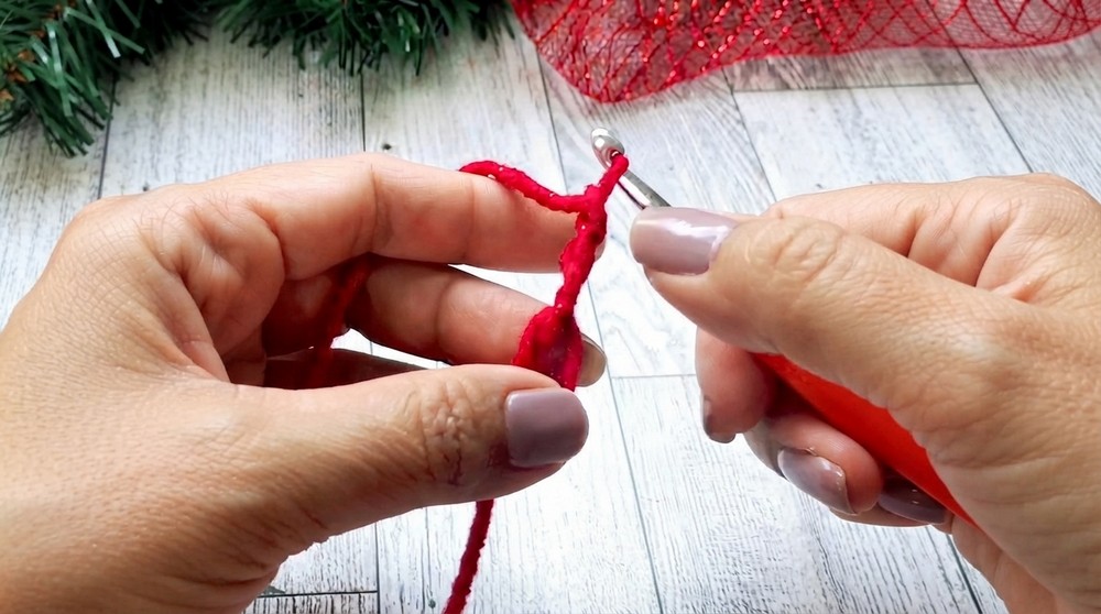 Cute Crochet Christmas Ball Pattern 1