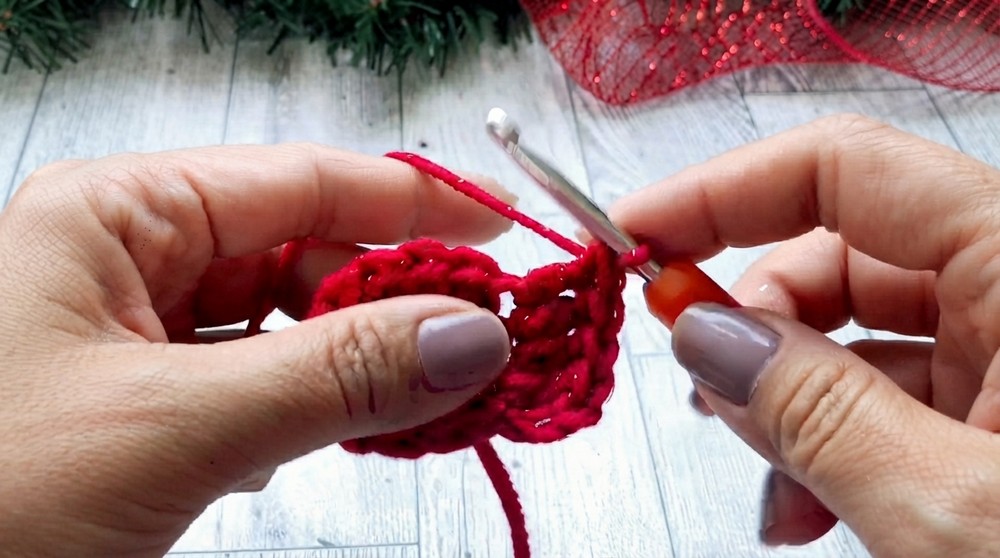 Cute Crochet Christmas Ball Pattern 2