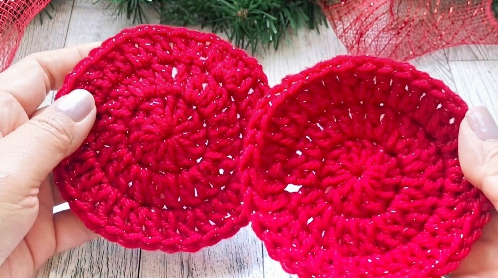 Cute Crochet Christmas Ball Pattern 4
