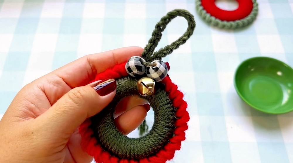 Easy Crochet Christmas Ornaments Pattern 5